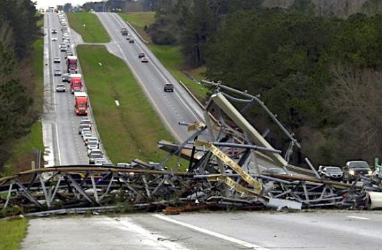 美南部多州遭致命龙卷风袭击   已致23人死亡