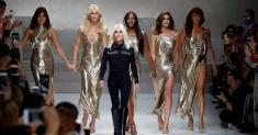 Michael Kors Nears Versace Purchase in Challenge to European Luxury Groups