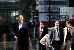 Asian shares slip on trade war anxiety, yuan steadies