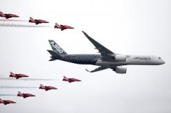 Planemakers plot course through trade, Brexit worries to air show deals