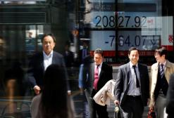 Asian shares higher on U.S. earnings but trade worries rattle offshore yuan