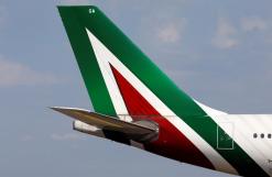 Italy keen to keep 15 percent stake in Alitalia in rescue plan: paper