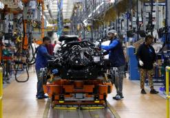 To make more Ram trucks, Fiat Chrysler reconsiders Mexico