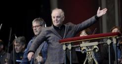 Daniel Barenboim renuncia a dirigir la ópera "Babylon" para someterse a una operación