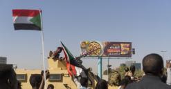 El Ejército de Sudán se despliega en la capital y miles de personas salen a la calle