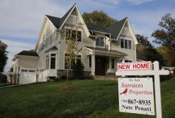 U.S. new home sales hit one-and-a-half-year high on lower mortgages, prices