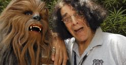 Murió Peter Mayhew, el actor que inmortalizó a Chewbacca en Star Wars