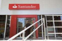 El Santander propone a los sindicatos 3.713 despidos y el cierre de una de cada cuatro oficinas en España