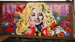 Mural highlights Dolly Parton's Black Lives Matter quote
