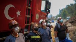 Hundreds of volunteers help crews tackling Turkey wildfires