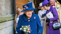Queen Elizabeth II uses cane to walk into Westminster Abbey