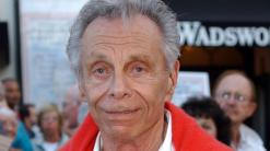 Mort Sahl, comedian who satirized politics, dies at 94