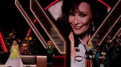 CMA Awards honor Loretta Lynn, 'Buy Dirt' wins song honor