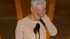Jamie Lee Curtis wins Oscar for best supporting actress