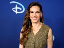 Hilary Swank gives birth to twins, shares 1st photo