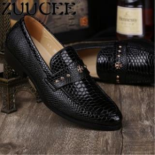 ZUUCEE Fashion Men Business Casual Sepatu Menunjuk Kulit Sepatu Pantofel Sepatu (hitam)-Intl