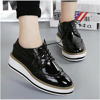 Ladies Patent Leather Sneakers - Black