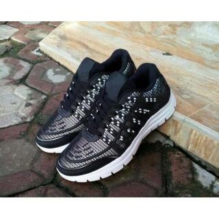 Sepatu Sneakers Kets dan Casual Pria Sport - Black