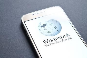 Wikipedia Co-Founder: “The Crypto World is Absolutely, Definitely in a Bubble”