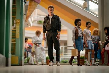 Chris Pine Gets a Glorious '80s Makeover in the First Photo From Wonder Woman 2