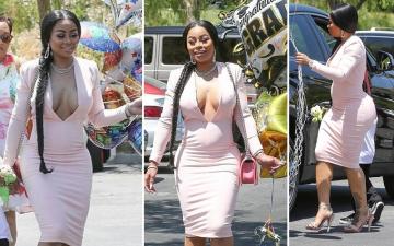 Is Black Blac Chyna Pregnant With Her 18-Year-Old Boyfriend’s Child? Twitter Reacts After She Debuts Possible Baby Bump