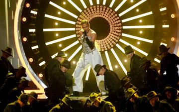 Jennifer Lopez & DJ Khaled Perform "Dinero" at 2018 Billboard Music Awards