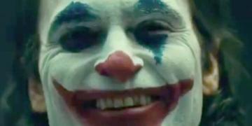 Gotham Star Riffs on Phoenix’s Joker Look – With a Mister Rogers Twist
