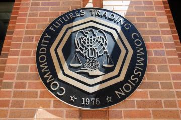 CFTC Commissioner Cites CryptoKitties, Dogecoin When Talking DLT Uses