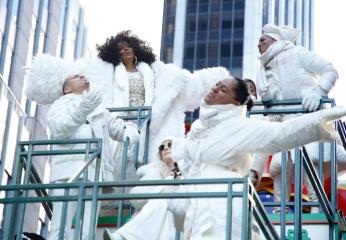 Diana Ross Had Her Whole Family on Her Parade Float Because That's What Thanksgiving Is All About