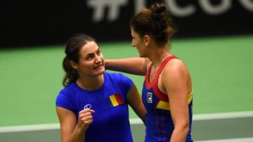 Romania beat holders Czech Republic to reach first Fed Cup semi-final