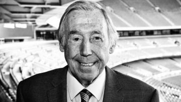 Gordon Banks: World Cup winning goalkeeper dies aged 81