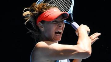 Sharapova has 'small procedure' on injured shoulder