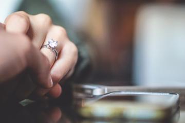 Woman Turns Down Hand-Me-Down Engagement Ring, Gets Slammed by Reddit