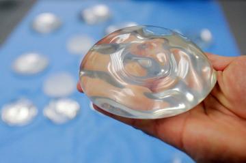 ‘Too soon’ to ban breast implants tied to cancer, US experts say