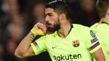 Man Utd 0-1 Barcelona: Luke Shaw's own goal gives Barca advantage in Champions League