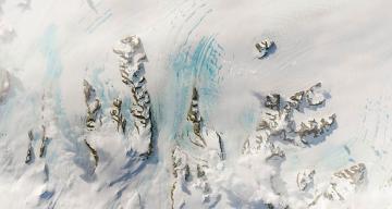 Warm, dry winds may be straining Antarctica’s Larsen C ice shelf