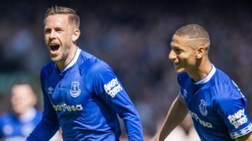 Everton 4-0 Manchester United: Toffees cruise to victory