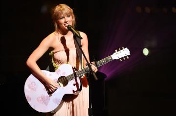 Taylor Swift returns to her upbeat roots in new single, ‘ME!’