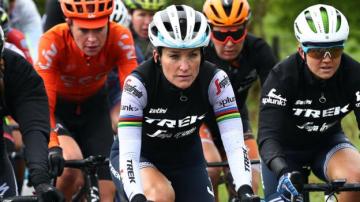 Tour de Yorkshire 2019: Lizzie Deignan finishes in pack as Lorena Wiebe wins