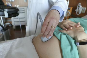 US pregnancy deaths rising, especially among minorities: CDC