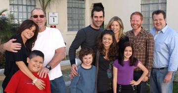Aw! The Modern Family Cast Re-Create Their First Table Read Photo 10 Years Later