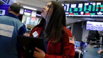 US stocks brush off latest loss, return to record heights