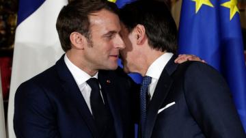 Friendly kissing poses European dilemma as virus spreads