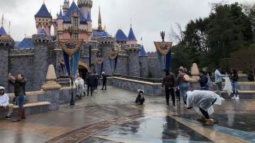 Disneyland visitors savor final day before closure for virus