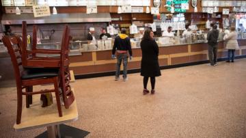 Virus brings worry, waiting at NYC's most famous eateries