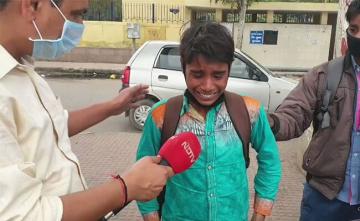 "Want To Go Home": Boy Weeps At Deserted Delhi Bus Station Amid Lockdown