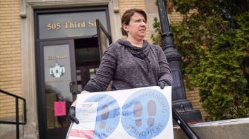 Wisconsin election forges on as coronavirus keeps nation at standstill