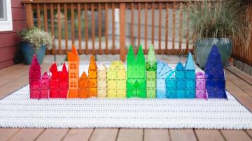 Use Magna-Tiles to Secure Birthday Banners to Your Car