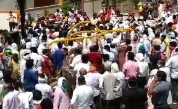 Thousands Attend Madhya Pradesh Spiritual Leader's Funeral Amid Lockdown