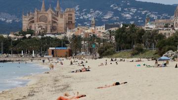 "Willkommen auf Mallorca!" Germans to test out virus tourism